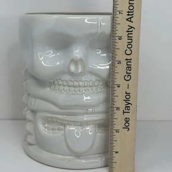 Pottery Barn Enchanted Stacked Skull Totem Utensil Holder - RARE - Picture 4 of 6